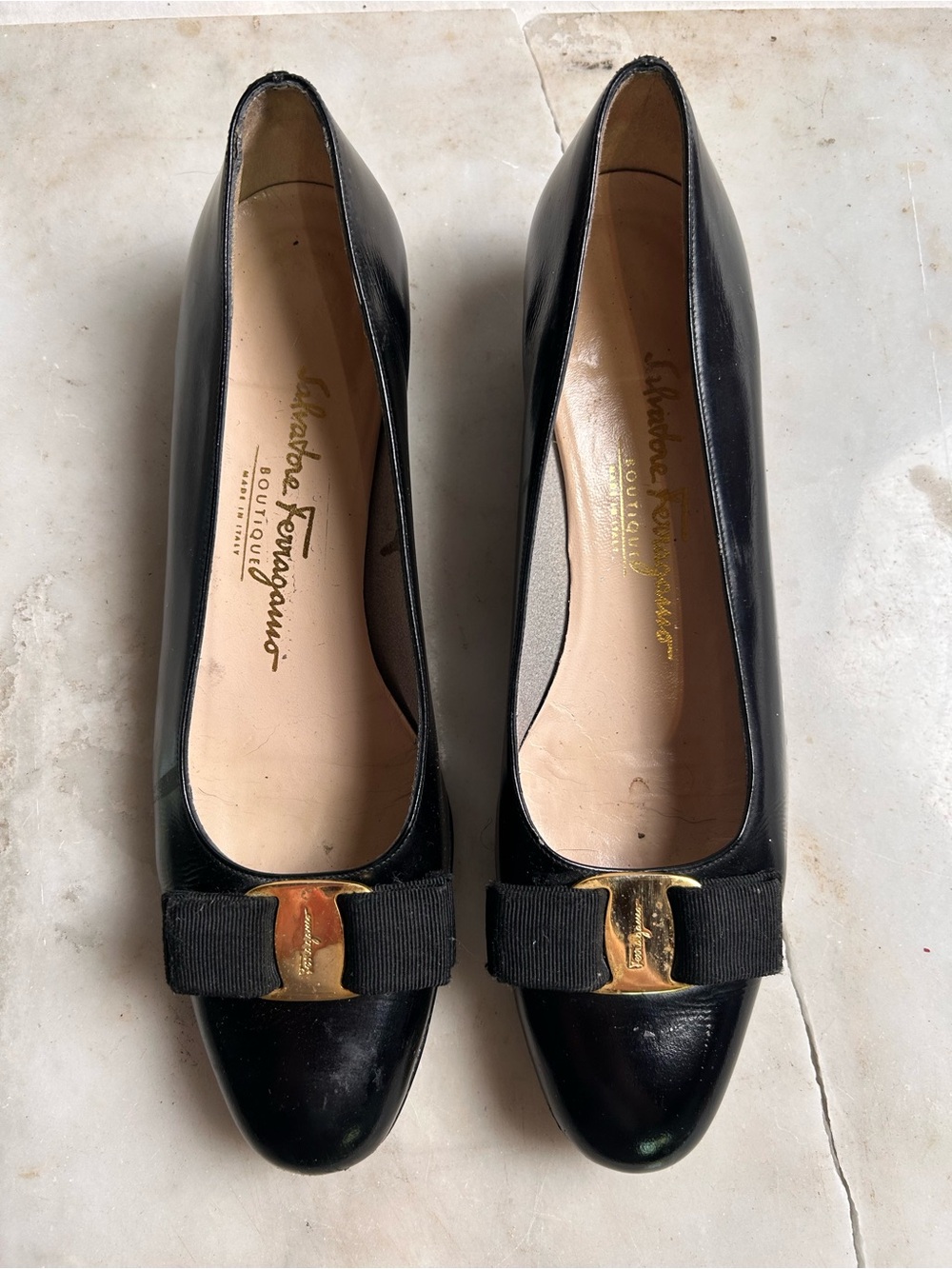Salvatore Ferragamo Boutique Black Vara Bow Leather Pumps 8.5 AAA Italy 🇮🇹